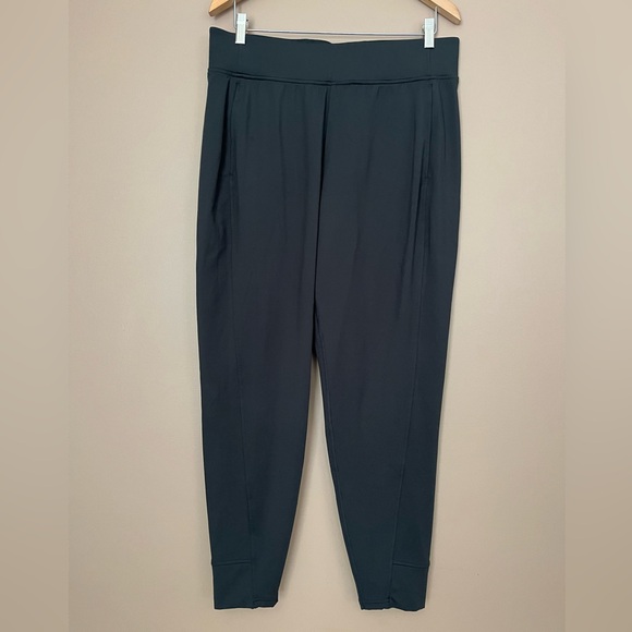 lululemon athletica Pants - {Lululemon} Its Rulu Run Fleece High-Rise Jogger Full Length in Black - Size 12